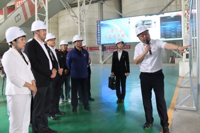 6.開新局——與會人員參觀攪拌站園區(qū)、生產(chǎn)車間及智能控制中心